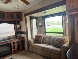 
										2011 Keystone Montana 3665RE full									