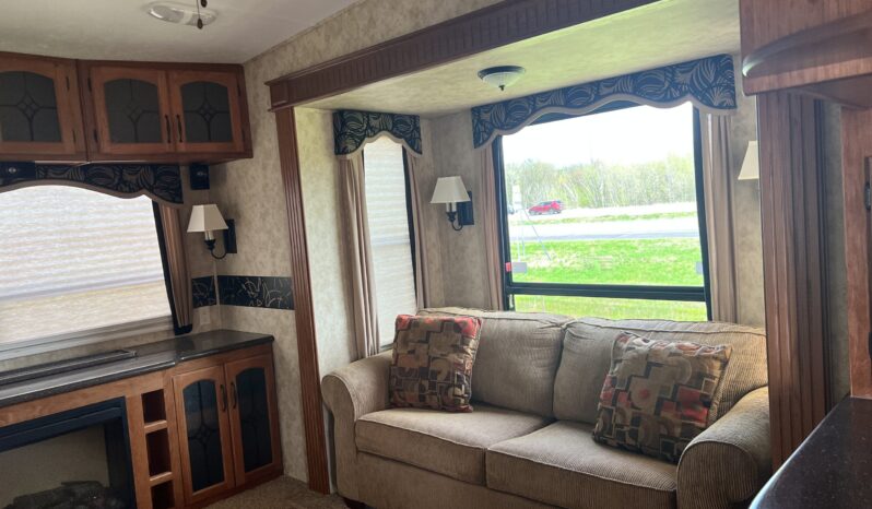 
								2011 Keystone Montana 3665RE full									