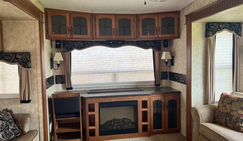 
								2011 Keystone Montana 3665RE full									
