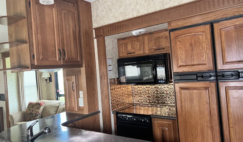 
								2011 Keystone Montana 3665RE full									