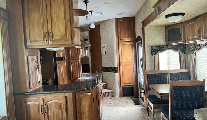
								2011 Keystone Montana 3665RE full									