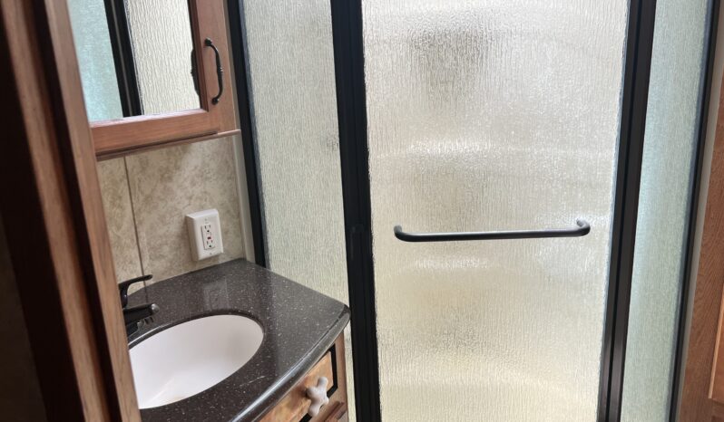 
								2011 Keystone Montana 3665RE full									