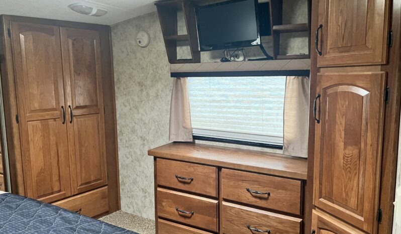 
								2011 Keystone Montana 3665RE full									