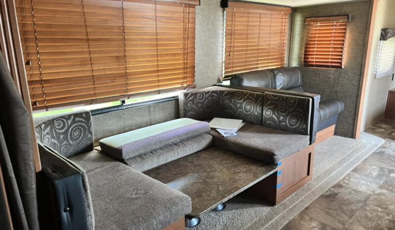 
								2015 FOREST RIVER CHEROKEE 274DBH full									