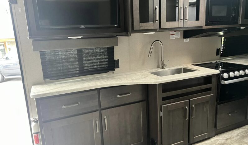 
								2022 Grand Design Transcend 200MK full									