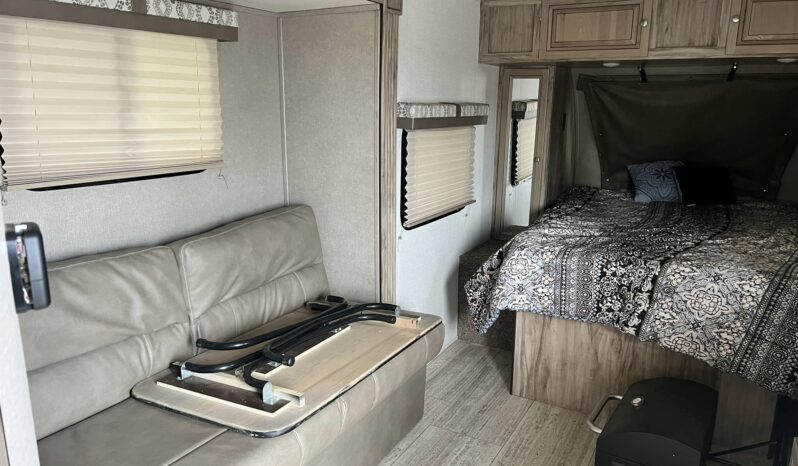 
								2019 Palomino Real Lite RL181 full									