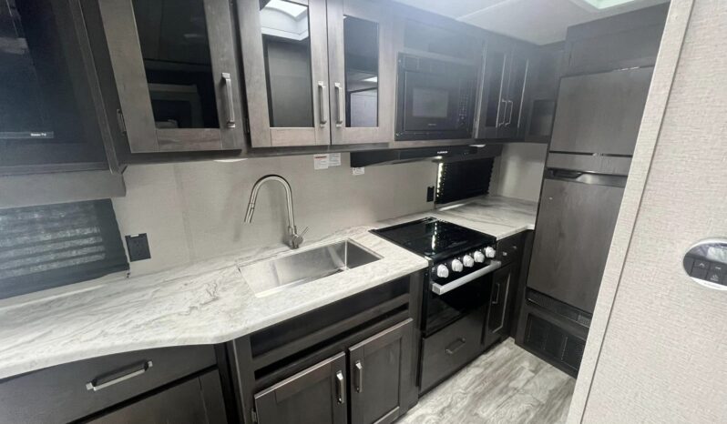 
								2022 Grand Design Transcend 200MK full									