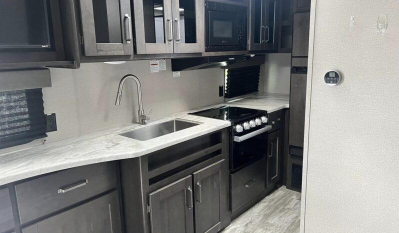 
								2022 Grand Design Transcend 200MK full									