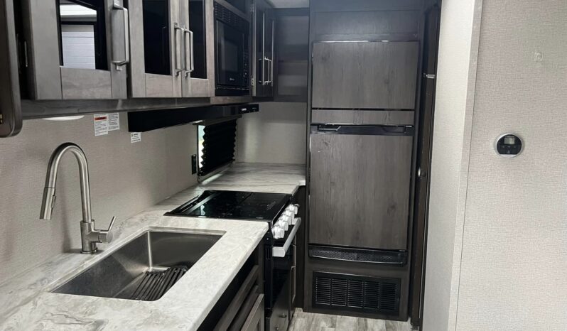 
								2022 Grand Design Transcend 200MK full									