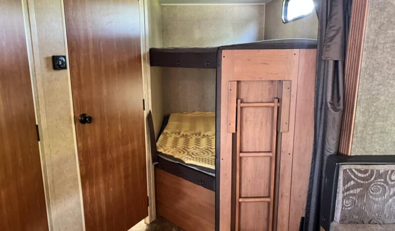
								2015 FOREST RIVER CHEROKEE 274DBH full									