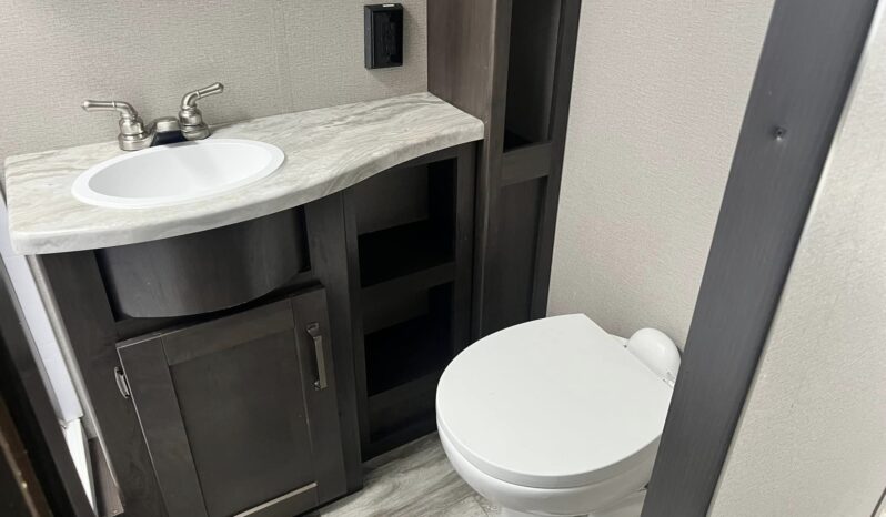 
								2022 Grand Design Transcend 200MK full									