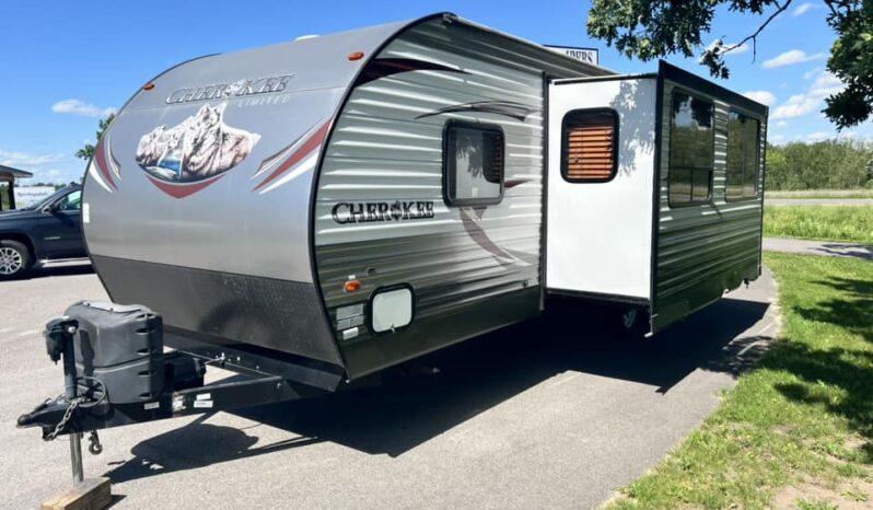 
								2015 FOREST RIVER CHEROKEE 274DBH full									