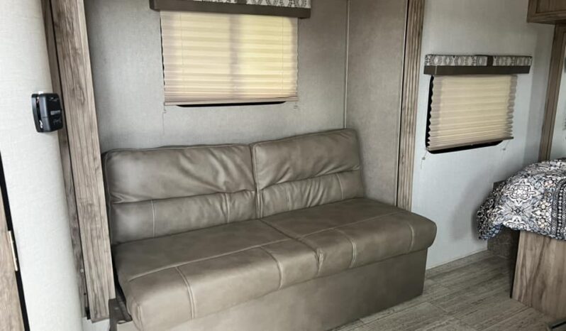
								2019 Palomino Real Lite RL181 full									