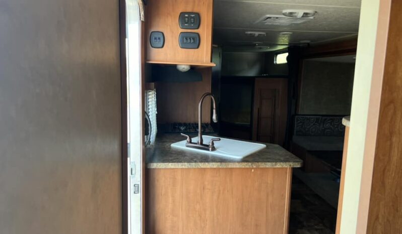 
								2015 FOREST RIVER CHEROKEE 274DBH full									