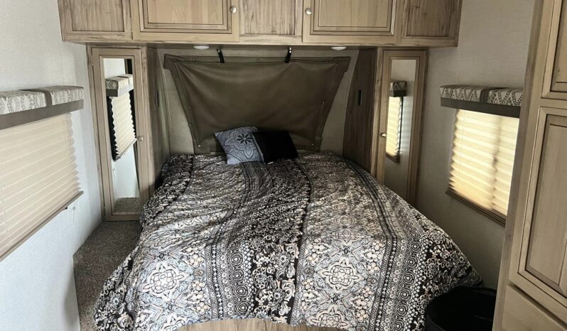 
								2019 Palomino Real Lite RL181 full									