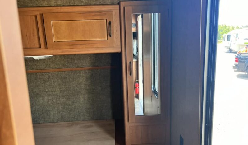 
								2015 FOREST RIVER CHEROKEE 274DBH full									