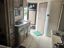 
										2019 Palomino Real Lite RL181 full									