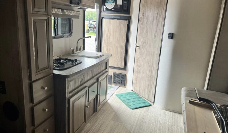 
								2019 Palomino Real Lite RL181 full									