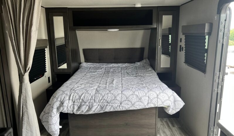 
								2022 Grand Design Transcend 200MK full									