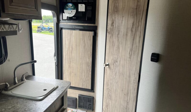 
								2019 Palomino Real Lite RL181 full									