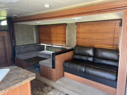 
										2015 FOREST RIVER CHEROKEE 274DBH full									