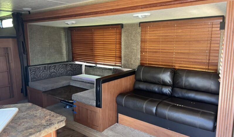 
								2015 FOREST RIVER CHEROKEE 274DBH full									