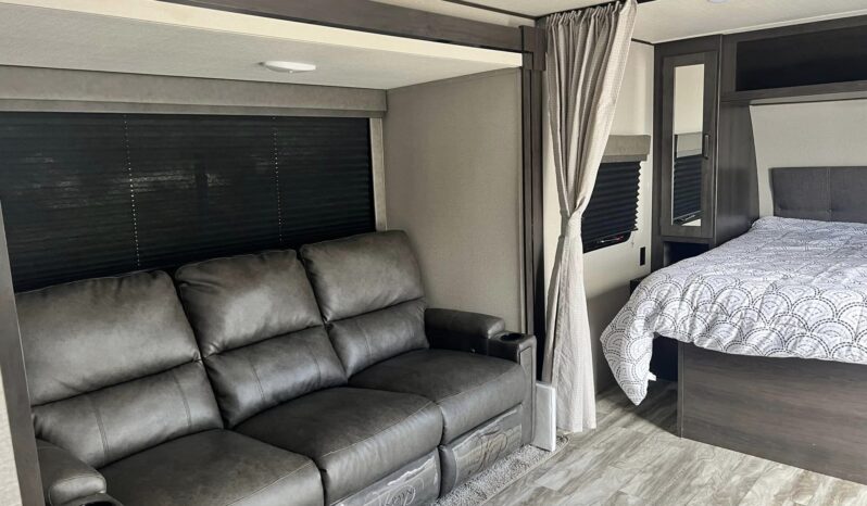 
								2022 Grand Design Transcend 200MK full									