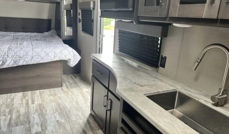 
								2022 Grand Design Transcend 200MK full									