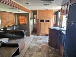 
										2015 FOREST RIVER CHEROKEE 274DBH full									