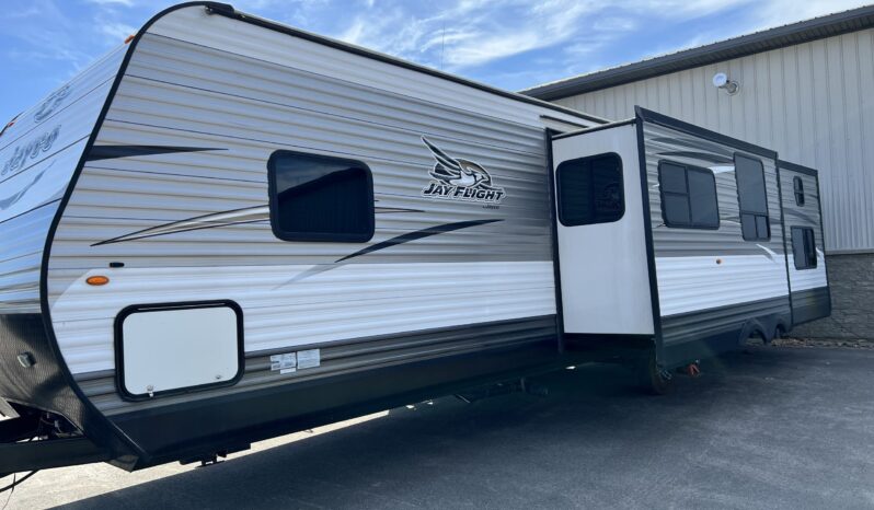 
								2017 Jayco Jayflight 33RBTS full									