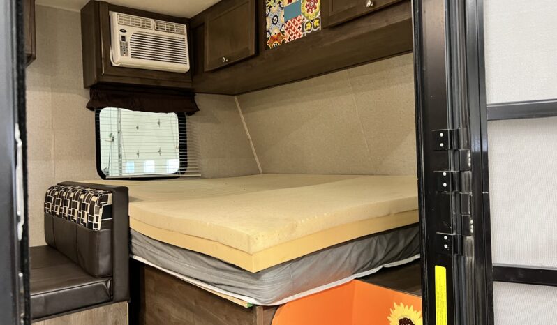 
								2018 Dutchmen Coleman Lantern LT 17FQ full									