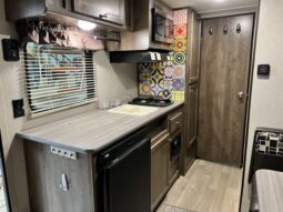 
										2018 Dutchmen Coleman Lantern LT 17FQ full									