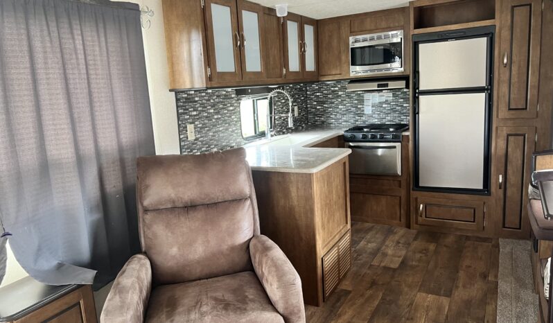 
								2017 Forest River Wildwood 27RKSS full									
