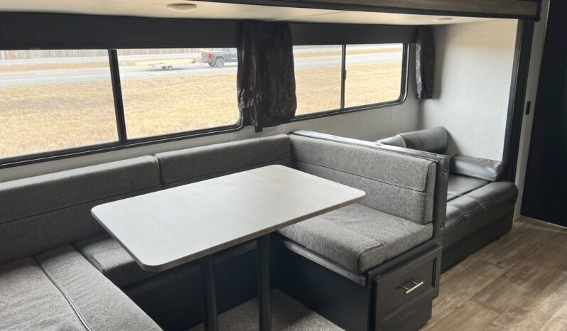 
								2021 Cherokee Grey Wolf 26DBH full									