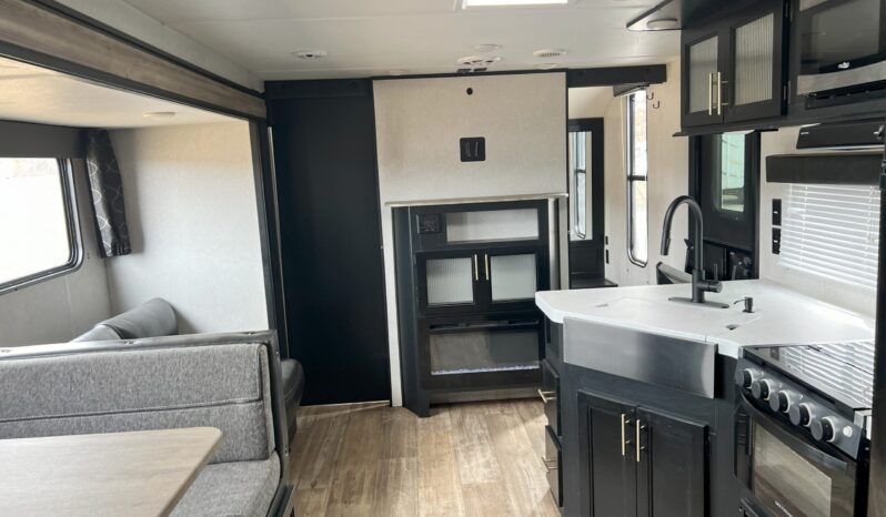 
								2021 Cherokee Grey Wolf 26DBH full									