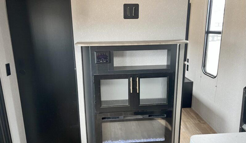 
								2021 Cherokee Grey Wolf 26DBH full									