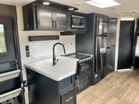 2021 Cherokee Grey Wolf 26DBH