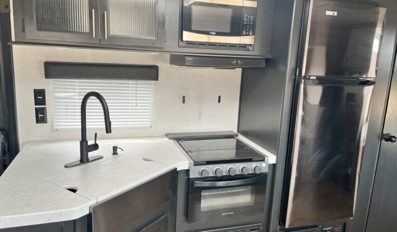 
								2021 Cherokee Grey Wolf 26DBH full									