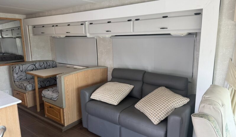 
								2003 Forest River Georgetown 325 full									
