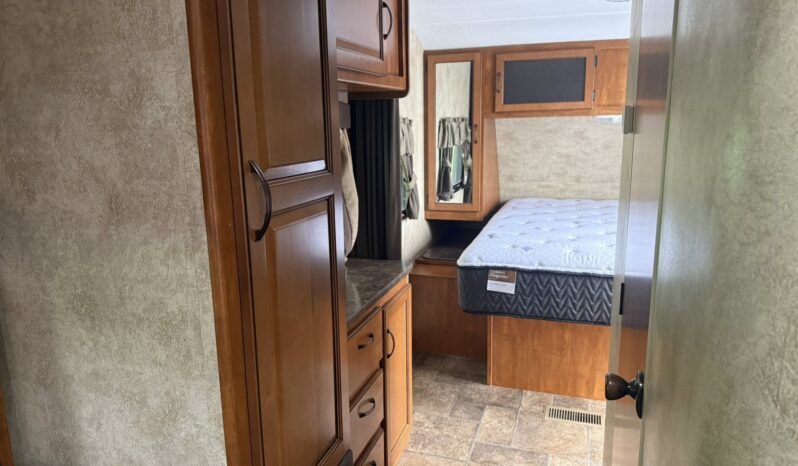
								2012 Keystone Bullet Ultra Lite 284RLS full									