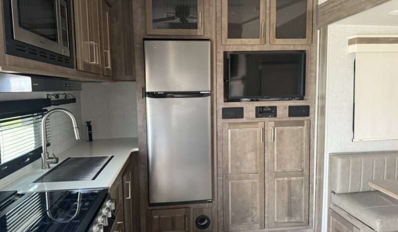 
								2022 Forest River Rockwood Ultra Lite 2445WS full									