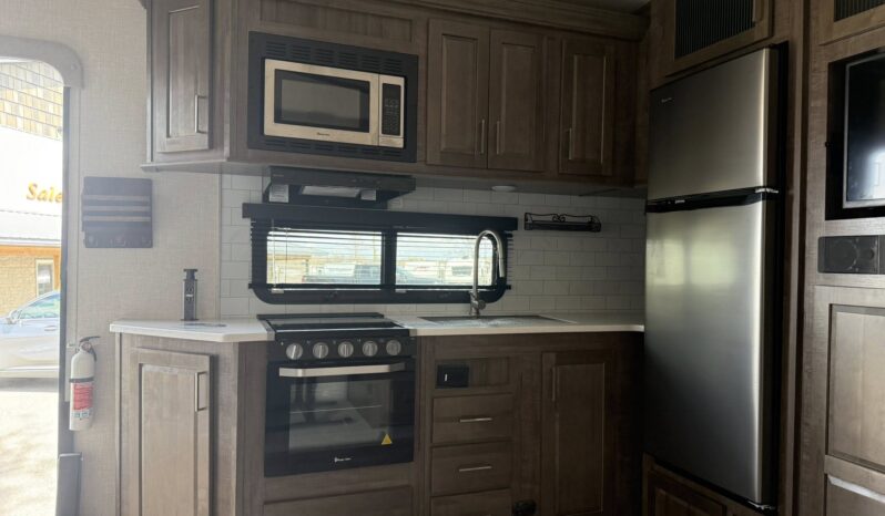 
								2022 Forest River Rockwood Ultra Lite 2445WS full									