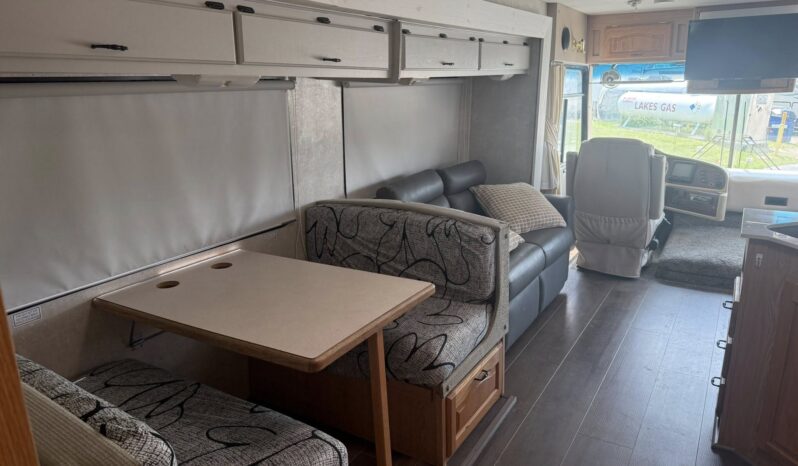 
								2003 Forest River Georgetown 325 full									