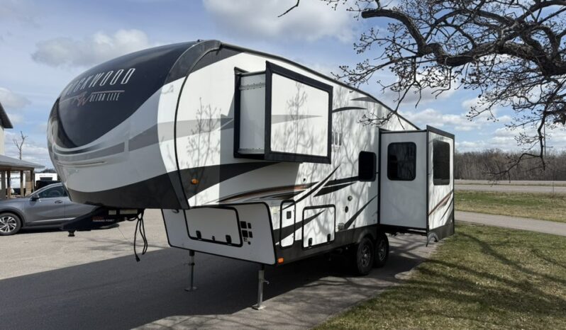 
								2022 Forest River Rockwood Ultra Lite 2445WS full									