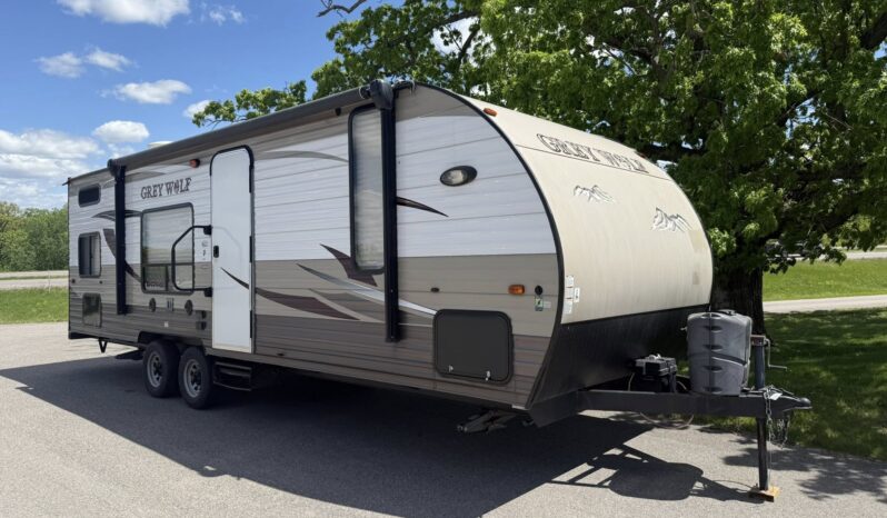 
								2015 Forest River Grey Wolf 26BH full									