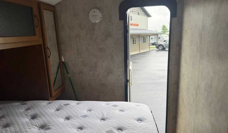 
								2012 Keystone Bullet Ultra Lite 284RLS full									