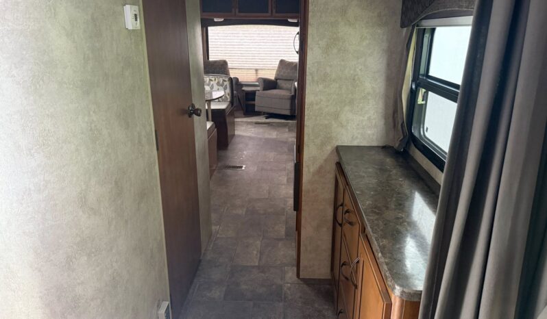 
								2012 Keystone Bullet Ultra Lite 284RLS full									