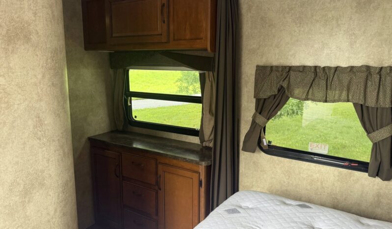 
								2012 Keystone Bullet Ultra Lite 284RLS full									