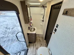 
										2022 Venture Sporttrek 332VBH full									