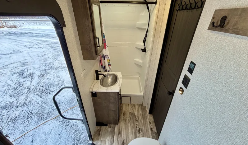
								2022 Venture Sporttrek 332VBH full									